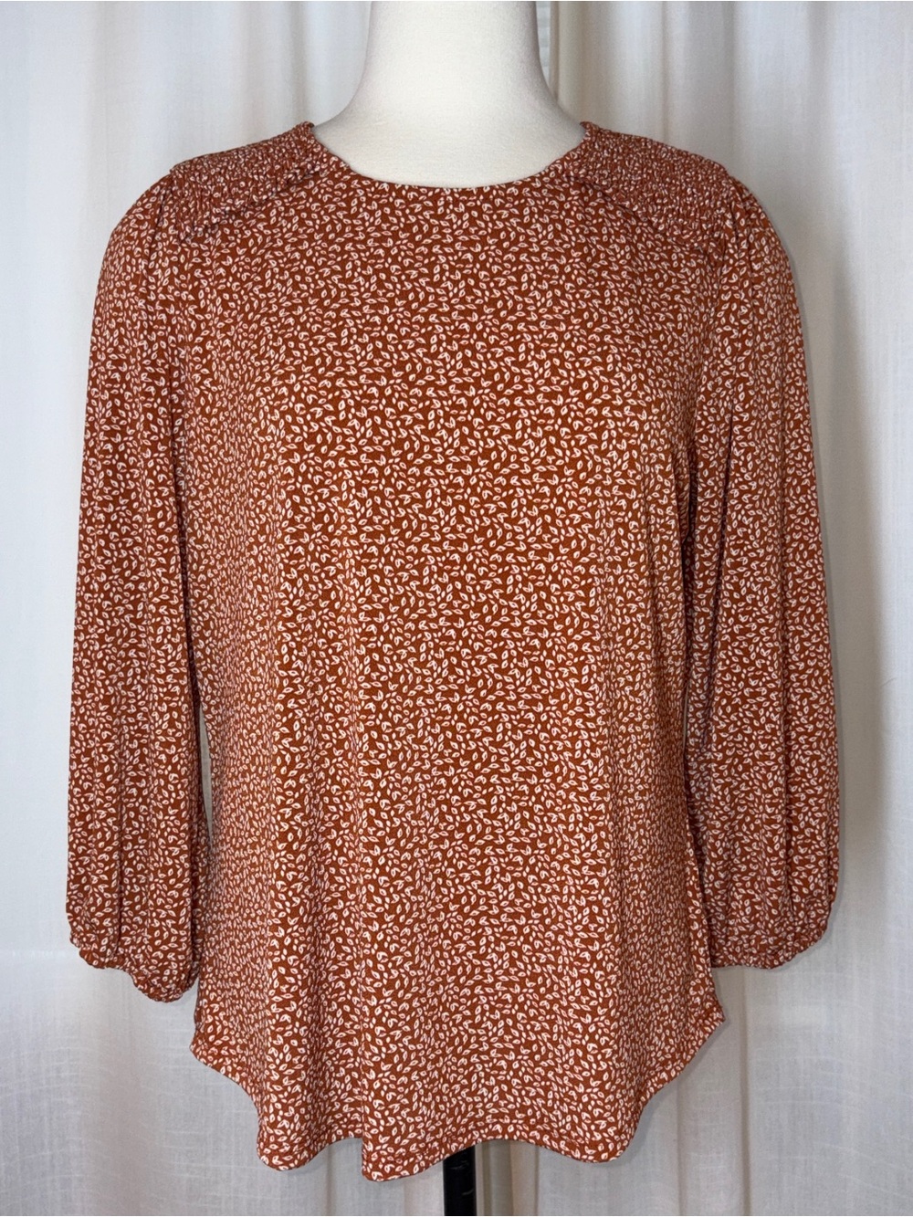 NWT Blouse Smocked Shoulder Rust White 3/4 Sleeve- Cute keyhole back of neck